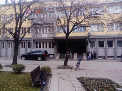 Мерцедес испред Скупштине Јагодине